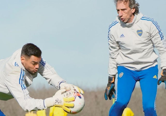 Gayoso, en plena tarea con Sergio Romero, cuando trabajaba con la primera de Boca.